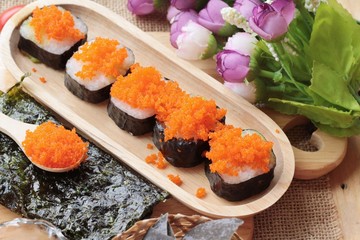 Sushi roll with shrimp eggs is delicious.
