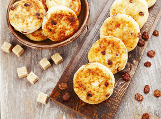 Cottage pancakes with raisins