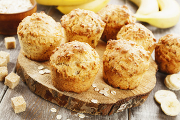 Banana muffins with oat flakes