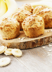 Banana muffins with oat flakes