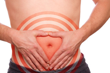 Mann hält sein Bauch mit beiden Händen