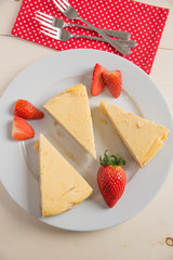 Käsekuchen mit Erdbeeren 