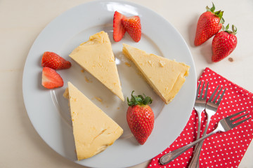 Käsekuchen mit Erdbeeren 