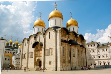 Fototapeta premium Успенский собор на Соборной площади Московского Кремляthe assumption Cathedral on the Cathedral square of the Moscow Kremlin 