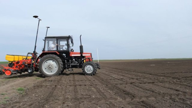 Tractor sowing 