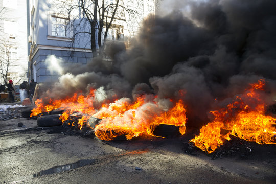 burning tires in the street Institutska