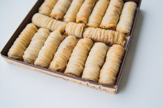 Ballourie Bilder – Durchsuchen 95 Archivfotos, Vektorgrafiken und