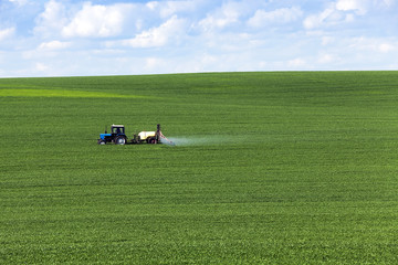 Fototapeta premium tractor in the field 