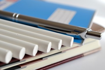 kreda i przybory szkolne © Pio Si