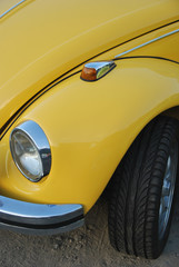 Obraz na płótnie Canvas yellow retro car