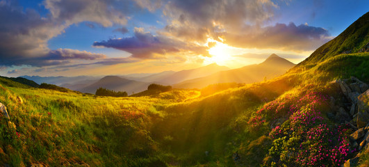 Obraz na płótnie Canvas Sunset in summer mountains
