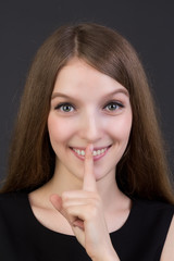 Naklejka premium Portrait of a young beautiful girl smiling