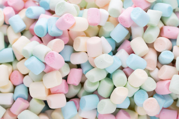 Fototapeta na wymiar Background or texture of colorful mini marshmallows.