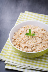 Oatmeal porridge with blueberries. healthy breakfast.