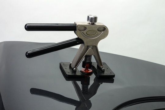 dellen lifter auf schwarzem lack