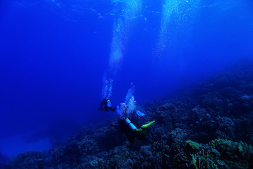 Fototapeta na wymiar divers in fresh water