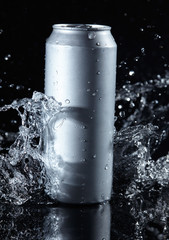 Obraz na płótnie Canvas beer can with water splashes