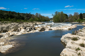 Fototapeta na wymiar Paysage rivière cascades du Sautadet