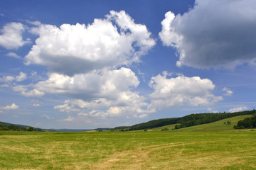 Dolina w Beskidzie Niskim © Jurek Adamski