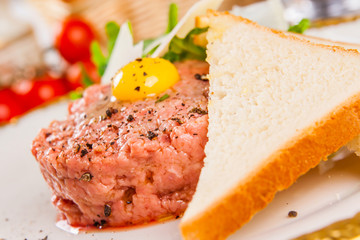Beef tartare with bread