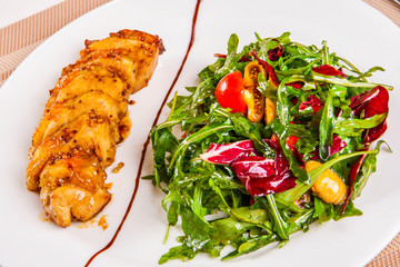 Chicken breast and salad with mixed greens