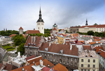 Obraz premium View of Tallinn, roofs of houses, St. Nicholas' Church and Alexander Nevsky Cathedral.