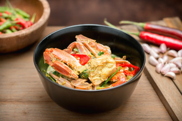 Stirred Fried crab in yellow curry