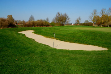 Sandbunker auf dem Golfplatz