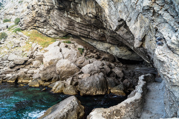 Chaliapin Grotto on the trail Golitsyn