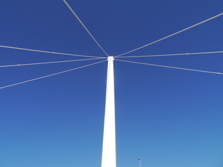 Pfeiler mit Dr&auml;hten