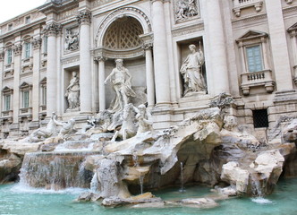 Famous lucky fountain di Trevi in Rome, Italy