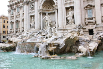 Fototapeta na wymiar Famous lucky fountain di Trevi in Rome, Italy