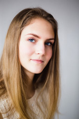 Naklejka premium Portrait of a beautiful young girl with dark hair