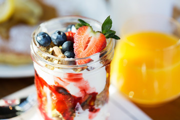 granola with yogurt