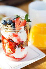 granola with yogurt