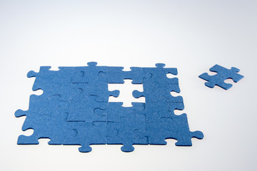 Puzzle mit fehlendem Puzzleteil