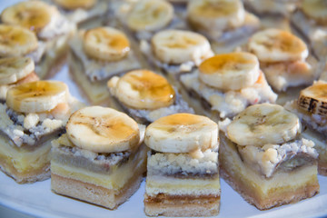 Mini dessert pies filled with banana