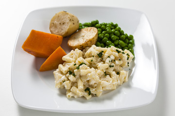 Cheesy pasta bake with vegetables