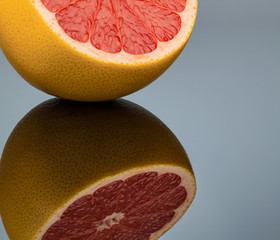 Spiegelung einer Orange