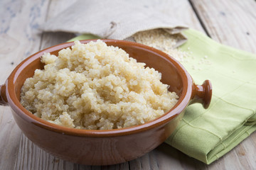  cooked quinoa in a bowl