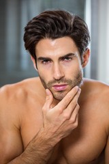 Obraz premium Man checking his stubble in bathroom