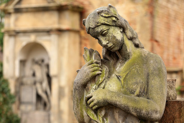 Fototapeta premium Stone Girl on Tomb from old Prague Cemetery, Czech Republic