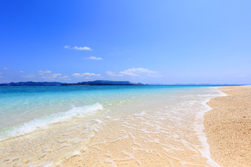 Fototapeta na wymiar 美しい沖縄のビーチ