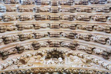 Monastery of Santa Maria da Vitoria in Batalha. decoration arche