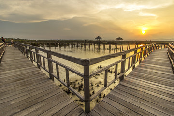 Fototapeta premium Bridge beautiful sunsets.