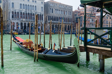 Fototapeta na wymiar Gondola in a Venetian canal, the old district of Venice without