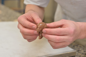 préparation des ouefs de pâques