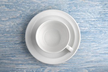 tazza bianca vuota di ceramica