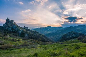 Roccascalesgna - castello medievale sulle montagne dell' Abruzzo (Italia)