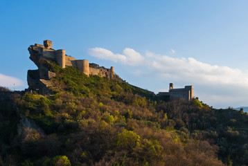 Fototapeta na wymiar Roccascalesgna - castello medievale sulle montagne dell' Abruzzo (Italia)